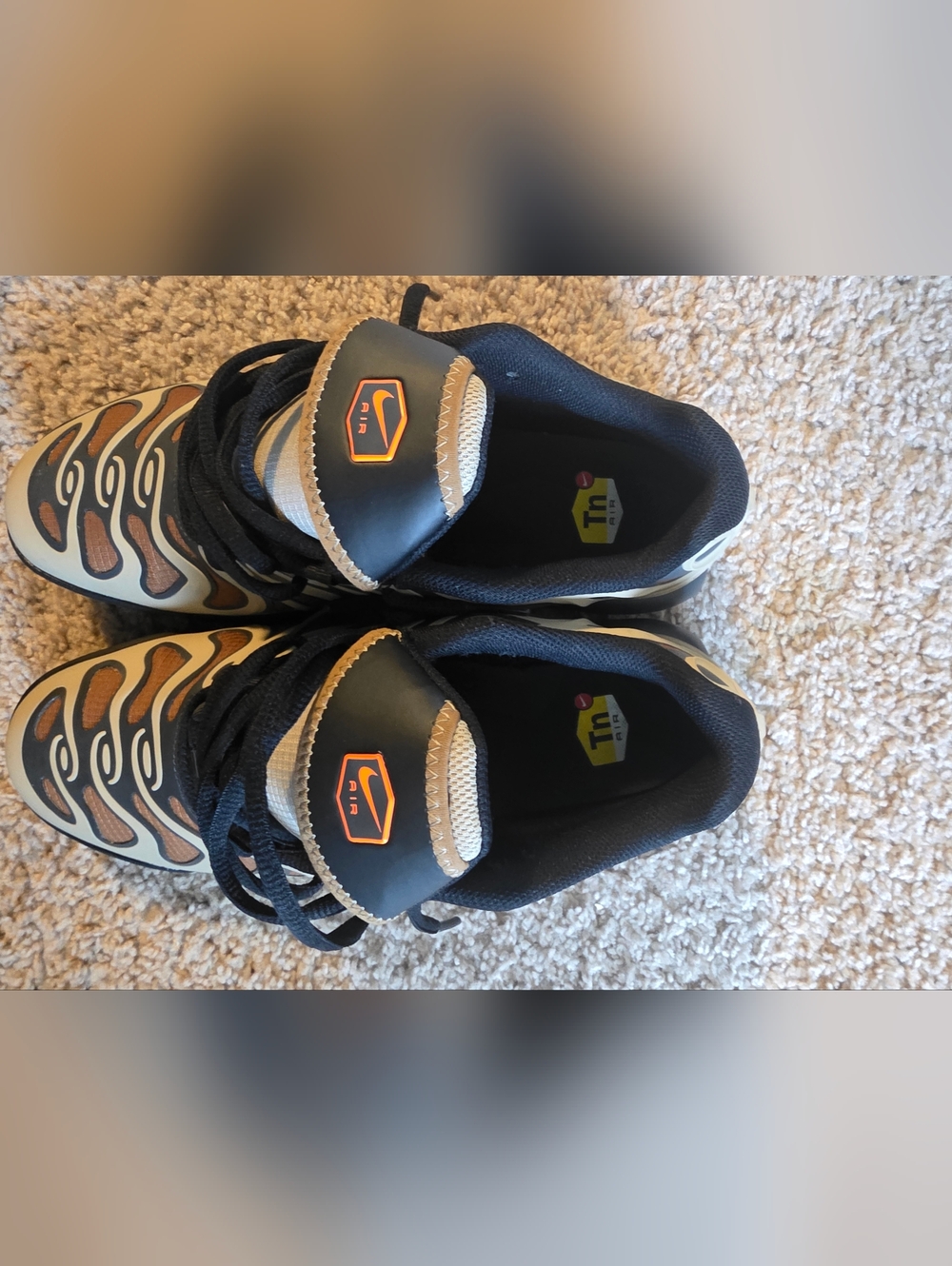 Nike Men’s Black/Olive Athletic Sneakers with Orange Accents Used Mens Size 9.5 - Picture 5 of 6